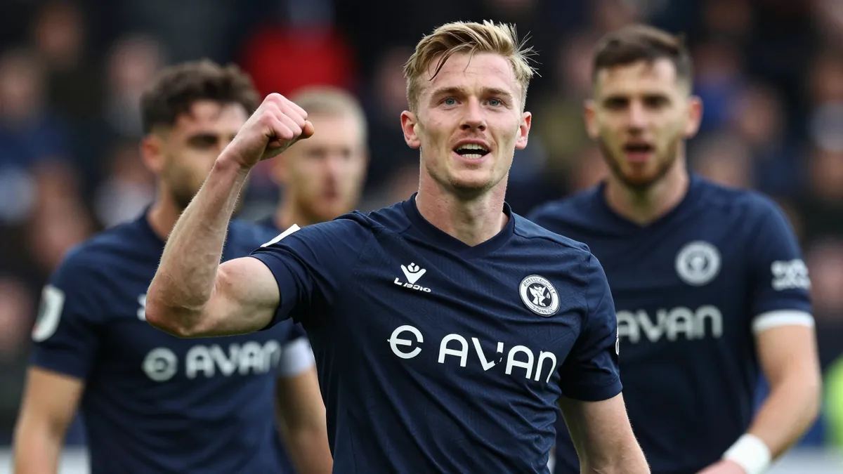Southend United crush Aveley 4-0 in final pre-season test