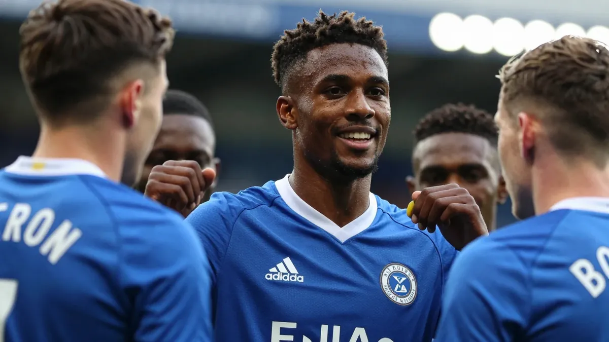 Southend United secured a crucial 3-1 win against Solihull Moors, with Rayan Oyebade playing a key role in the victory